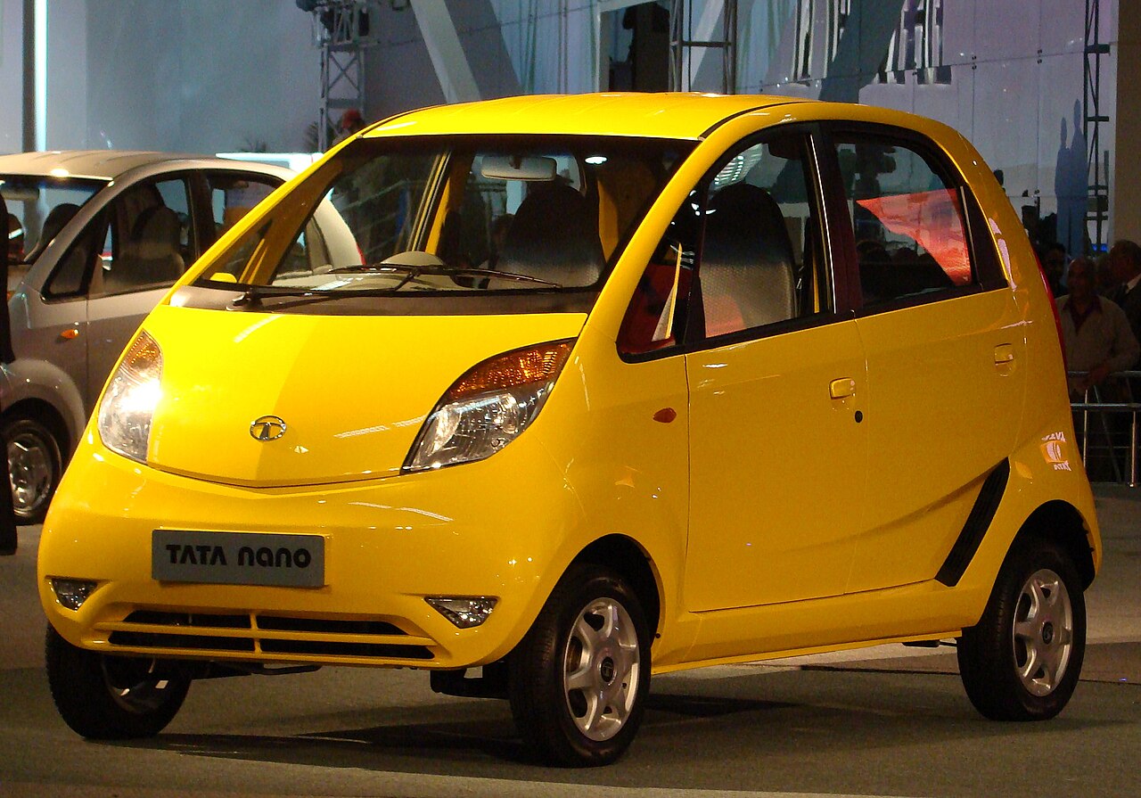 塔塔 Nano。它原定在西孟加拉邦的辛古爾生產,2008 年因徵地衝突搬去了古吉拉特。