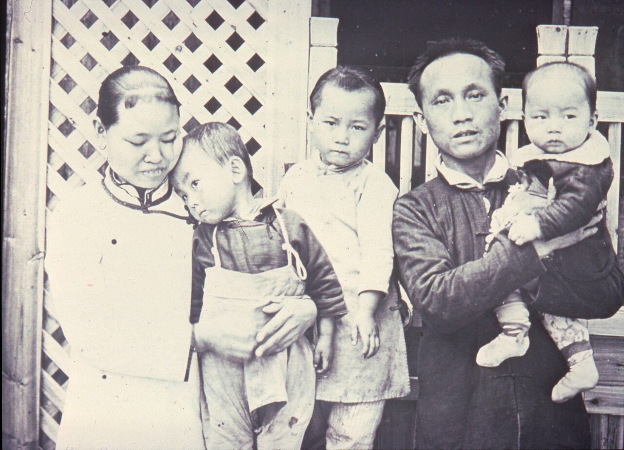 湖南常德,一位看门人和他的家人